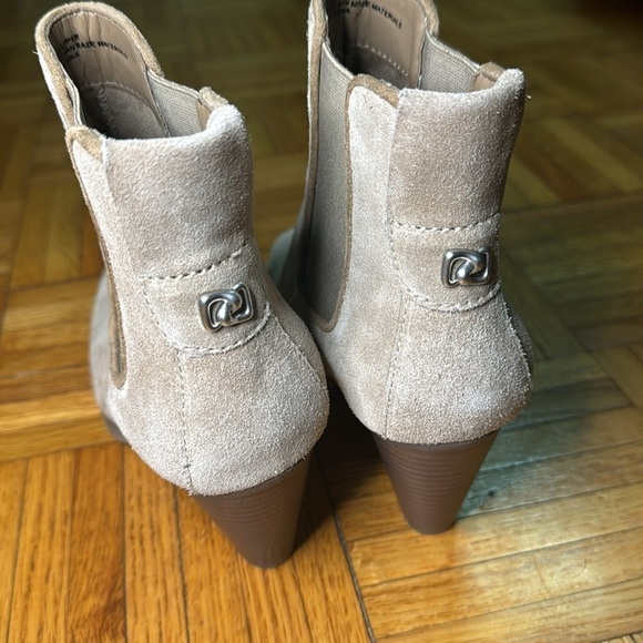 Aerosoles Women’s tan lido ankle heel booties 7.5 LIKE new - Picture 3 of 5